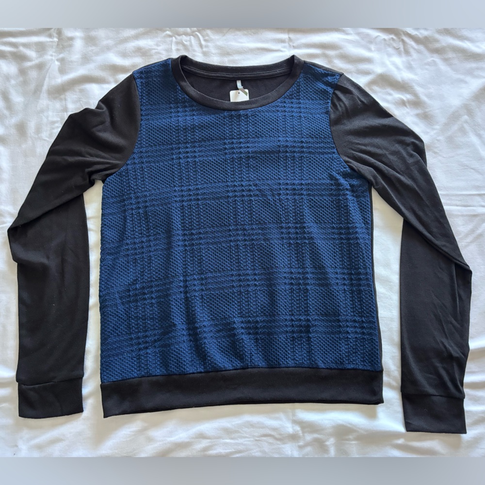 Color Thread Black and Navy Long Sleeve Shirt in size Medium